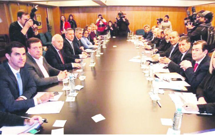 Bloque. El primer paso lo dar&aacute;n hoy los ministros de Econom&iacute;a; luego ser&aacute; el turno de los gobernadores.