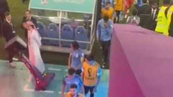 la furia de cavani con el var por la eliminacion de uruguay