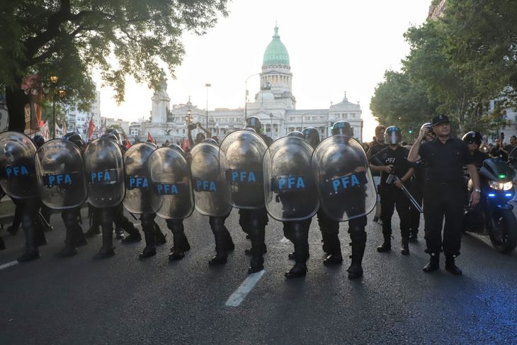 Nuevos incidentes en las afueras del Congreso. 