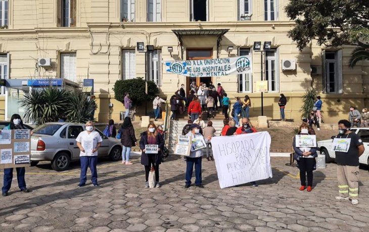 Trabajadores de los hospitales de la Ciudad denuncian la falta de elementos de protección contra el coronavirus.