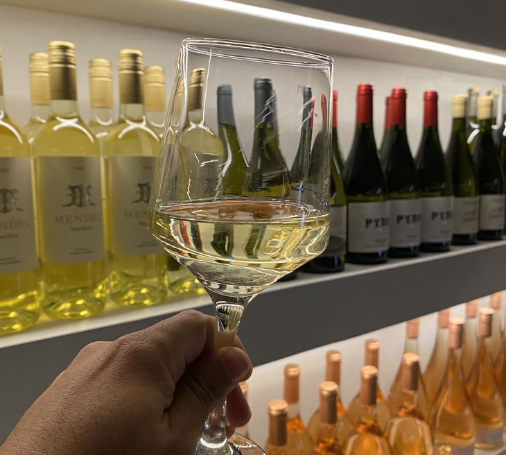 Propuesta de degustación de vino por copa en Casa Seis. Propuesta de degustación de vino por copa en Casa Seis.