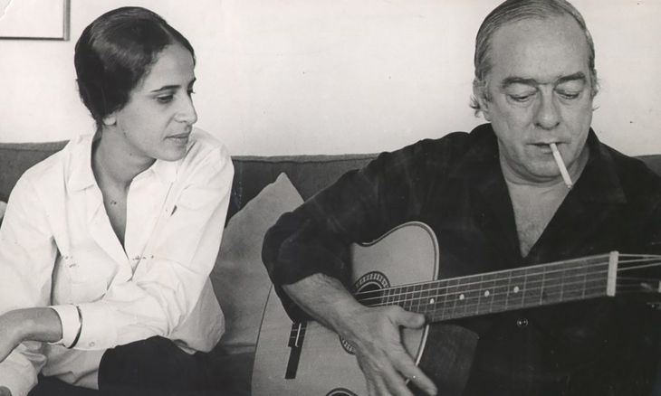 Maria Bethânia y Vinicius de Moraes en 1970, en Mar del Plata, año de su debut en la Argentina Maria Bethânia y Vinicius de Moraes en 1970, en Mar del Plata, año de su debut en la Argentina
