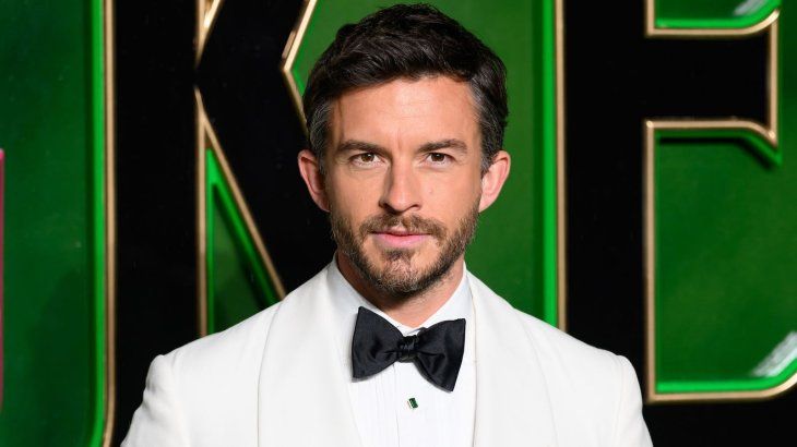 Jonathan Bailey es el primer hombre abiertamente gay en ser galardonado como el más sexy del mundo por la revista People.