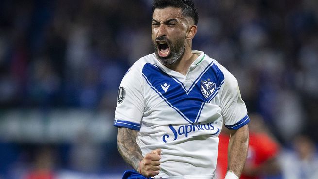 Santos anotó el segundo de Vélez, que avanza en la Copa Libertadores.