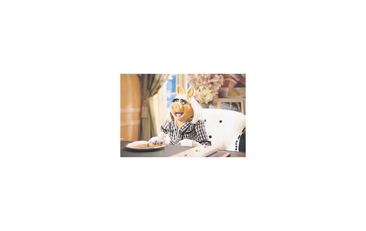 Miss Piggy es ahora una atareada editora de la revista «Vogue» en «Los Muppets», que renacen en la pantalla grande.
