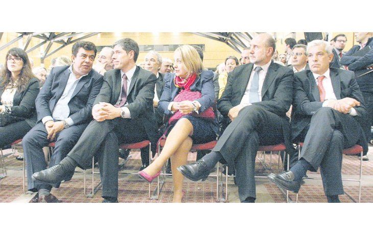 PJ celestial. Domínguez, Kunkel y Espinoza, ayer en la UCA.