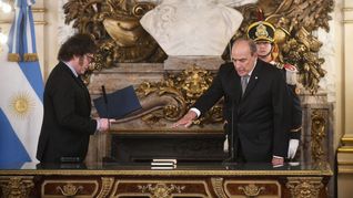 ámbito.com | javier milei tomó juramento a guillermo francos.jpg