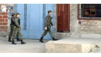 Los uniformados fueron heridos cuando realizaban un operativo.