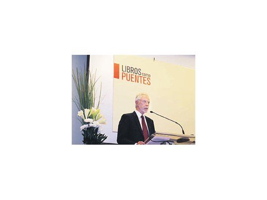 Al igual que en la edición del año pasado, J.M. Coetzee será una de las figuras principales de la Feria del Libro de 2014, esta vez en un diálogo con Paul Auster. Quino será el encargado de inaugurar la feria el 24 de abril.