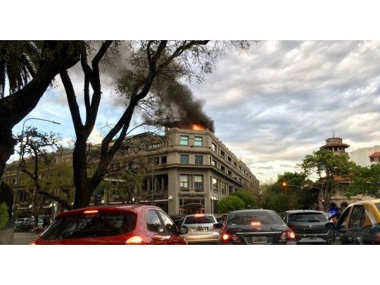 Un incendio afectó parte del Palacio Alcorta