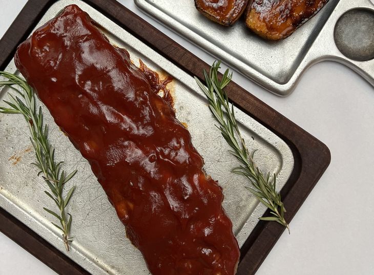 Tierna Ribs with homemade barbecue: a recipe that has been cooking for more than two hours. Tierna Ribs with homemade barbecue: a recipe that has been cooking for more than two hours.