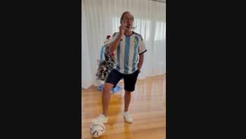 guillermo francella celebro el triunfo de la seleccion recreando un celebre video