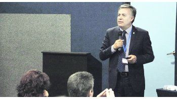 A la distancia. El gobernador radical Alfredo Cornejo siguió la instancia legislativa del Presupuesto desde Guadalajara, donde disertó en el Congreso Internacional del CLAD “Gobernanza para el desarrollo sostenible”.