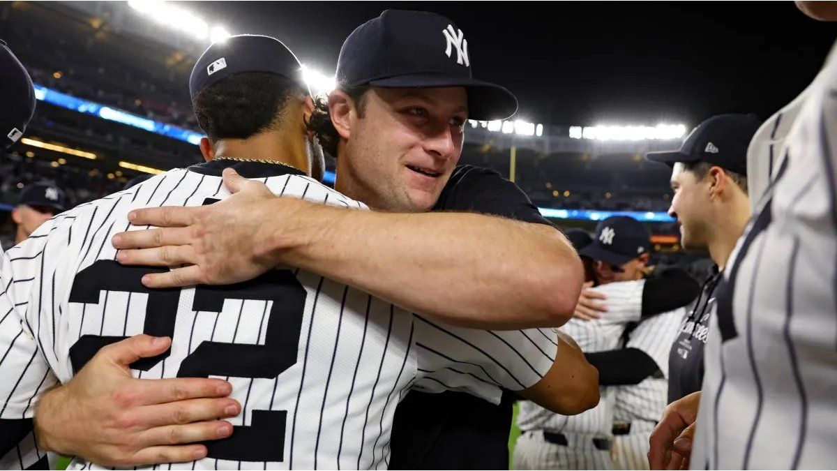 New York Yankees break with a 49 -year tradition and allow bearding