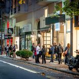 La Noche del Diseño 2026 propone un recorrido gratuito por el Distrito Arenales con intervenciones artísticas, instalaciones y experiencias inspiradas en el folclore y la fantasía. La Noche del Diseño 2026 propone un recorrido gratuito por el Distrito Arenales con intervenciones artísticas, instalaciones y experiencias inspiradas en el folclore y la fantasía.