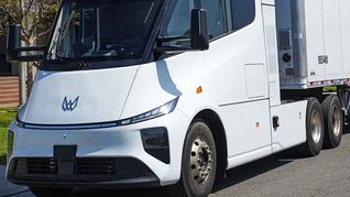 El modelo R700 de la empresa Windrose aparece en Estados Unidos con un diseño parecido al Tesla Semi. El modelo R700 de la empresa Windrose aparece en Estados Unidos con un diseño parecido al Tesla Semi.