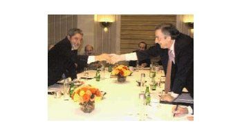 El presidente Néstor Kirchner mantuvo ayer un cordial encuentro con el presidente de Brasil, Luiz Inácio Lula Da Silva, buscando mostrar ambos que la relación no reconoce conflictos.