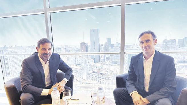 Acuerdo. Christian Dedeu, CEO de Holcim en Argentina y Gustavo Mariani, CEO de Pampa Energía.