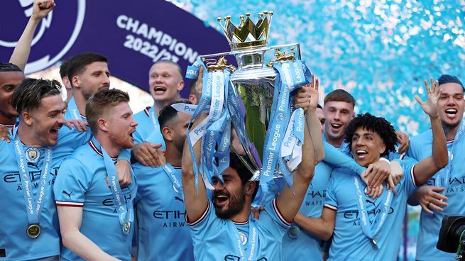 Las cinco ligas más importantes del fútbol de Europa (Inglaterra, España, Italia, Alemania y Francia), con la Premier League a la cabeza, experimentaron un aumento del 14% de sus ingresos durante la temporada 2022-2023.