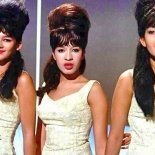 The Ronettes fue una de las bandas más influyentes de la música en los sesentas. The Ronettes fue una de las bandas más influyentes de la música en los sesentas.