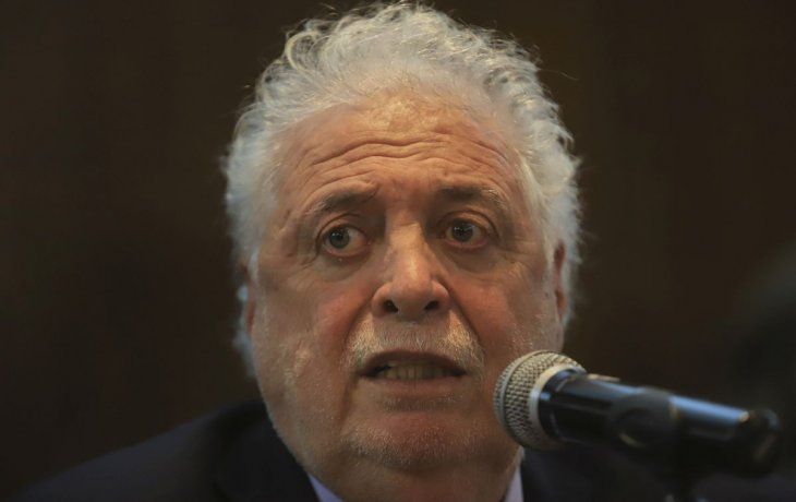 El ministro de Salud, Gin&eacute;s Gonz&aacute;lez Garc&iacute;a, no descarta volver atr&aacute;s en las fases para el AMBA.