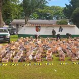 El procedimiento se realizó durante la madrugada en el norte de Salta y terminó con cinco detenidos. El procedimiento se realizó durante la madrugada en el norte de Salta y terminó con cinco detenidos.