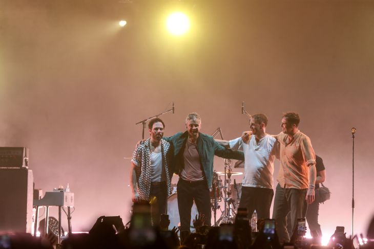 The band left applauded by the audience and promised to return a sixth time. The band left applauded by the audience and promised to return a sixth time.