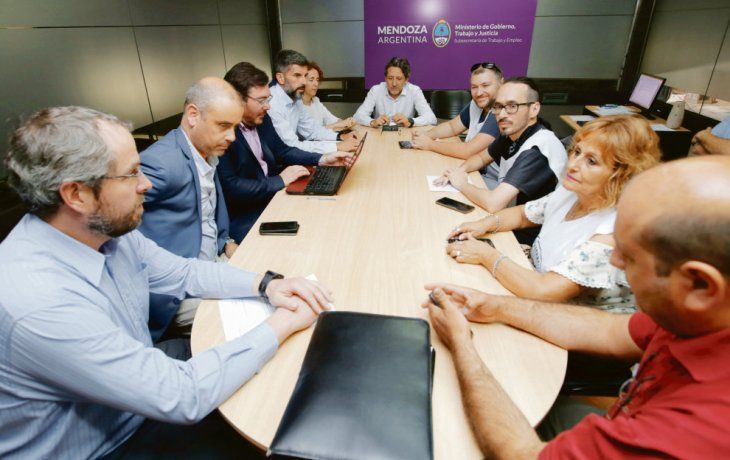 Definición. Gobierno de Mendoza volvió a convocar a gremios: ofreció 23% y subas automáticas. Docente deberán responder el 19 de diciembre.