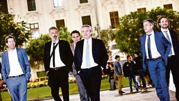 En Lima. Juan Pablo Biondi, Miguel Cuberos, Gabriel Katopodis, Alberto Fernández, Juan Zabaleta y Santiago Cafiero, tras reunirse con el presidente de Perú, Martín Vizcarra. Regresaron al país el sábado a las 18.