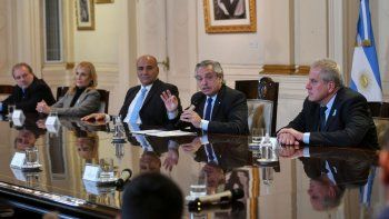 Alberto Fernández en la firma del convenio