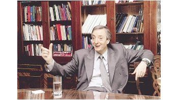 ámbito.com | Néstor Kirchner, cuando era gobernador de la provincia de Santa Cruz, durante una visita a Ambito Financiero.