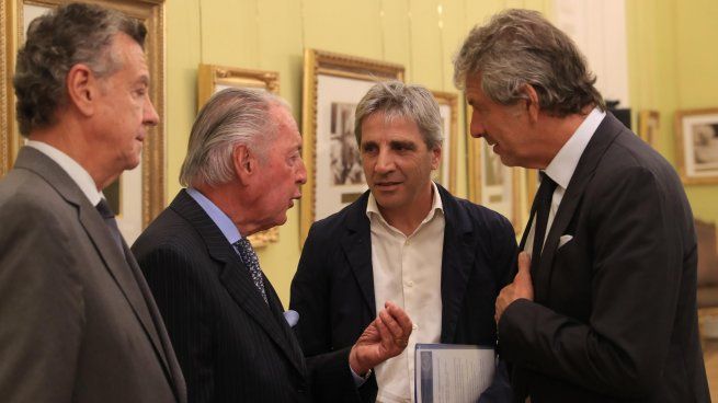Caputo recibió a empresarios: apoyo a la ley ómnibus y el DNU, pero reclamos contra las retenciones.