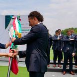 La Selección Mexicana recibió el abanderamiento por parte de la presidenta Claudia Sheinbaum. Guillermo Memo Ochoa fue el encargado de recibir la bandera. La Selección Mexicana recibió el abanderamiento por parte de la presidenta Claudia Sheinbaum. Guillermo Memo Ochoa fue el encargado de recibir la bandera.