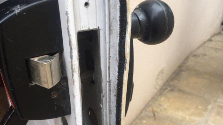 Así quedo la puerta del lugar