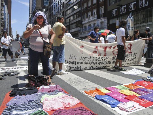 La venta ilegal callejera es estudiada por la Cámara Argentina de Comercio y Servicios