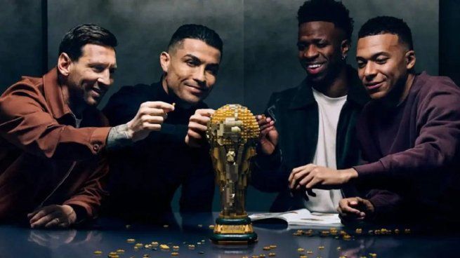 Contratar a Lionel Messi, Cristiano Ronaldo, Kylian Mbappe y Vinicius no le salió nada barato a la empresa danesa para que las cuatro figuras promocionen en sus redes el spot publicitario. CR7 fue el que mas ganó de los cuatro.
