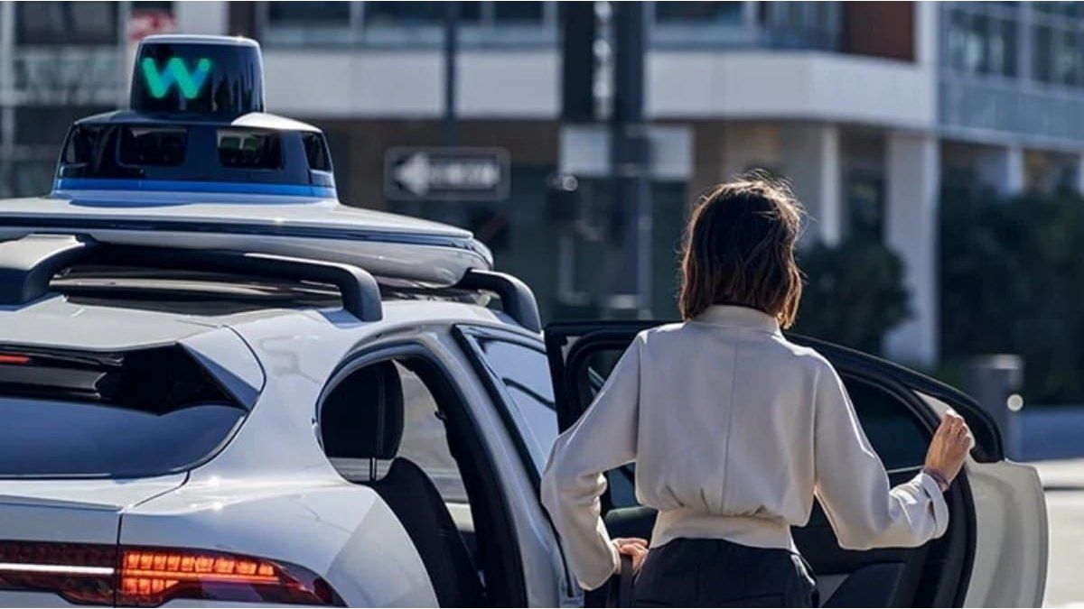 New York taxi drivers threaten with mass unemployment for Google robotaxis