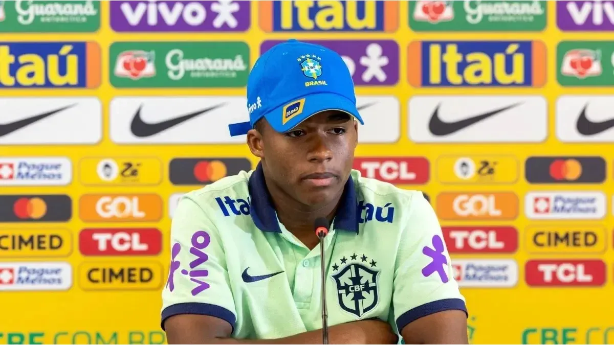 The new jewel of Brazil got into the controversy and chose between Messi and Cristiano Ronaldo