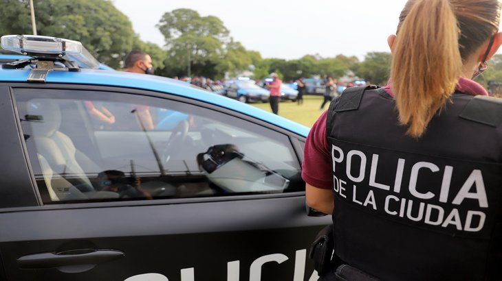 Una banda dedicada al desbloqueo de dispositivos Apple robados en el extranjero y al contrabando de repuestos fue desbaratada por efectivos de la Policía de la Ciudad.