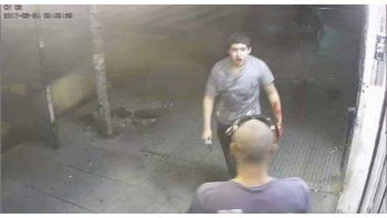 El ataque. En el kiosco había cámaras, por lo que el asesinato quedó grabado y se constató que la víctima fue atacada por sorpresa.