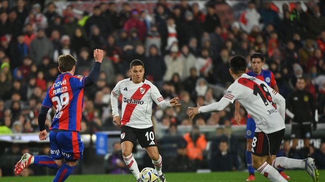 Juan Fernando Quintero debutó en su tercera etapa en River.