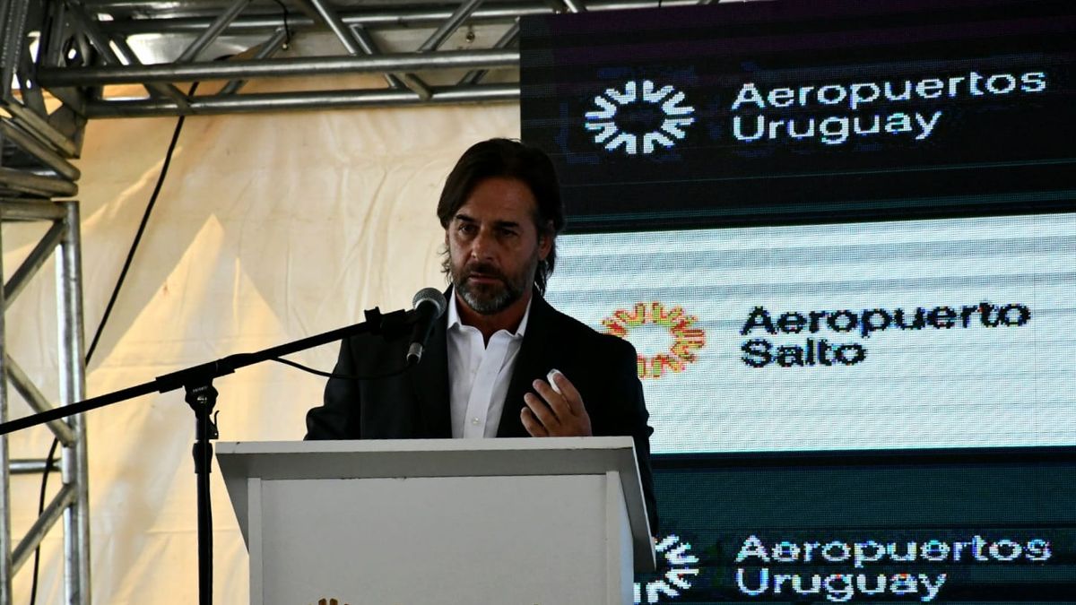 Lacalle Pou crossed Andrés Lima at the inauguration of the Salto Airport
