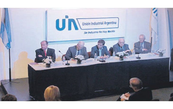 ámbito.com | Panel.  Los integrantes del panel 1 exponiendo sobre los distintos aspectos que hacen a la distribución de los recursos entre los distritos del país.