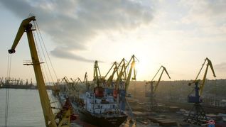 Ucrania anunció el cierre de la mayoría de sus puertos