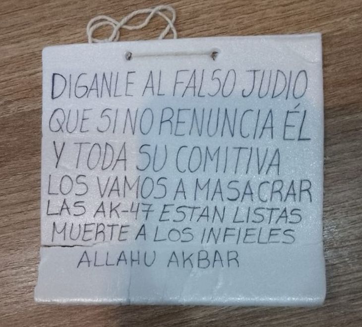 La amenaza contra Javier Milei hallada en Corrientes. La amenaza contra Javier Milei hallada en Corrientes.
