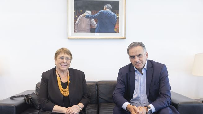 Yamandú Orsi y Michelle Bachelet reivindicaron la importancia de trabajar unidos.