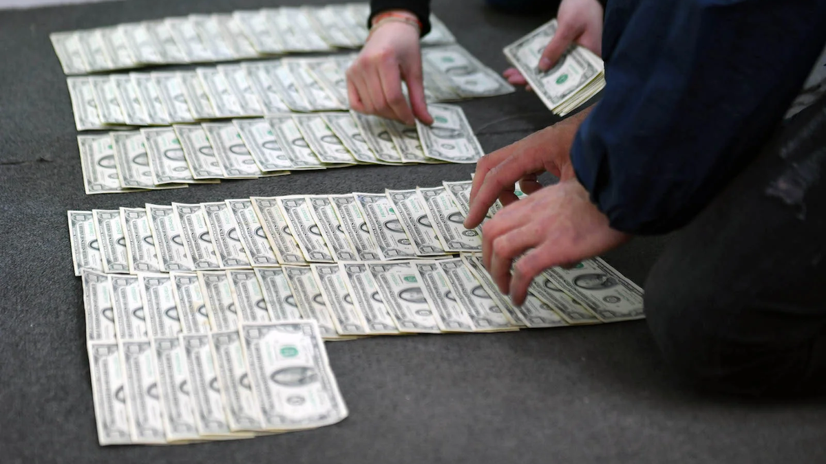 They detect a ghost company that operated dollars