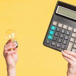 Según alertó la diputada, con una simple resolución administrativa, el Gobierno habilita que en 2026 muchos usuarios paguen 103,4% del Precio Estacional de la Energía (PEST). Pagar más del 100% del costo real NO es tarifa: es sobrecargo, indicó. Según alertó la diputada, con una simple resolución administrativa, el Gobierno habilita que en 2026 muchos usuarios paguen 103,4% del Precio Estacional de la Energía (PEST). Pagar más del 100% del costo real NO es tarifa: es sobrecargo, indicó.