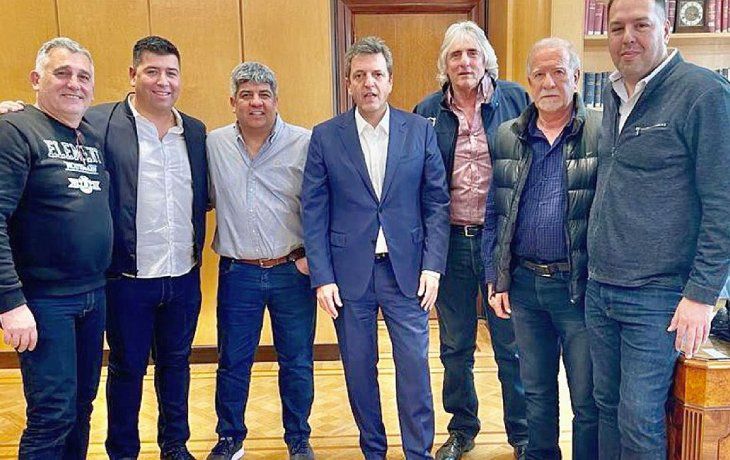 Pablo Moyano, jefe de Camioneros, junto a Sergio Massa.&nbsp;
