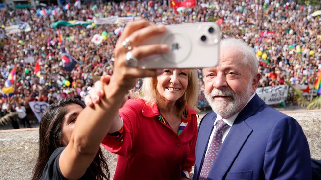 Carolina Cosse y Lula Da Silva en el acto en conjunto del pasado 25 de enero en el Palacio Municipal de Montevideo.